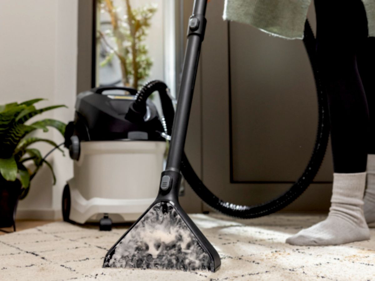The carpet cleaner in use
